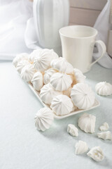 Small white meringues .