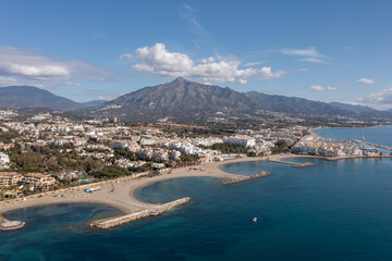 Fototapeta na wymiar playa de los espigones en nueva Andalucía, Marbella