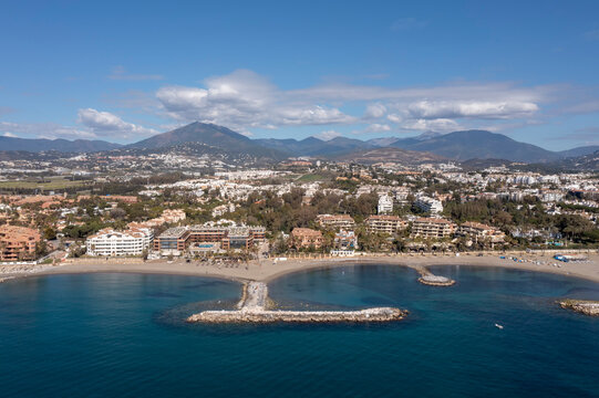 Fototapeta playa de los espigones en nueva Andalucía, Marbella