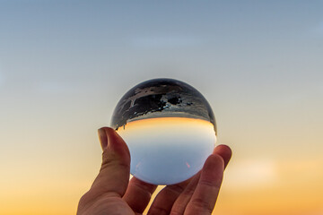Atardecer reflejado en una lensball, isla de Tenerife