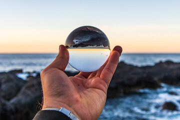 Atardecer reflejado en una lensball, isla de Tenerife