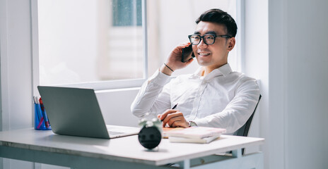 Young Asian businessman working at office - obrazy, fototapety, plakaty