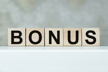 Naklejka premium The concept word bonus on wooden cubes.