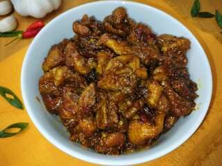 Spicy chicken fat stir-fry, delicious food