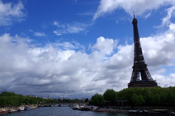Fototapeta na wymiar La tour Eiffel à Paris 