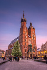 Obraz na płótnie Canvas Sunset over the St. Mary's Basilica in Rynek Glowny square, Krakow, Poland