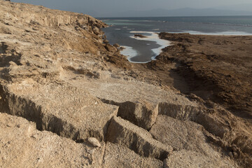 Fototapeta na wymiar Coast of saline lake Assal in Djibouti