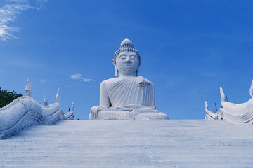 Sous le regard de Bouddha
