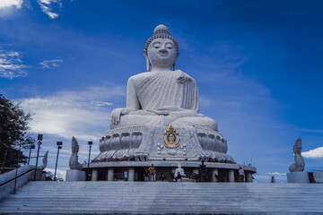 Sous le regard de Bouddha