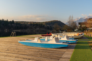 Obraz premium A sunny spring day on a beautiful lake in the Monticolo forest in South Tyrol.