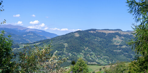 Fototapeta na wymiar beautiful carpathian mountains, road, hills, forest, ukrainene