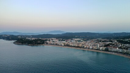 Obraz premium survol de Lloret de mar en catalogne sur la costa brava
