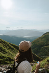 Naklejka premium person on the top of mountain Ben Nevis Scotland