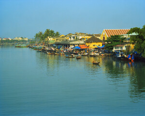 Fototapeta na wymiar The Thu Bon river market, Hoi An, Quang Nam Province, Vietnam