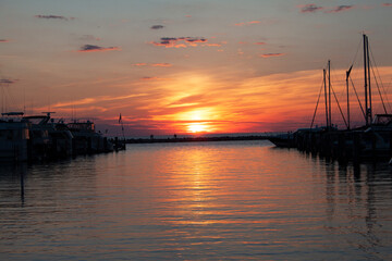 Fototapeta na wymiar sunset at the marina