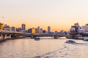 Obraz premium 東京リバーサイド夕景 都市風景