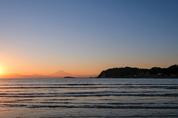 神奈川県逗子市の逗子海岸からの夕日