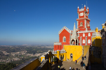 Castelo da Pena, Sintra, Portugal, com suas torres coloridas © MarioSergio