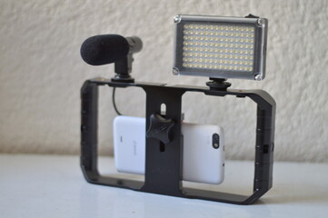 establizador para celular, foto y video, estudio fotográfco, reporteros, equipo de grabación, equipo de reportero, brazo estabilizador