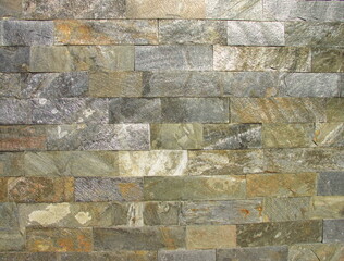 モノトーンの模様のある組み石の石塀