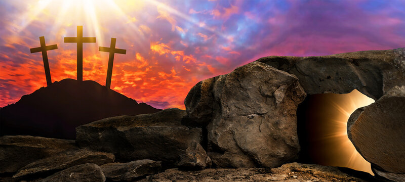 Ostern religi&ouml;ser Hintergrund Gru&szlig;karte - Kreuzigung und Auferstehung Jesus Christus in Golgatha (Golgota), mit hell erleuchterter Grabst&auml;tte und drei Kreuzen