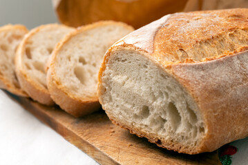 Fette di pane fresco italiano 