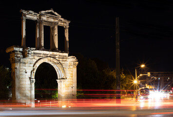 Fototapeta premium Nightscape in the centre of Athens, Greece. Ancient arch 