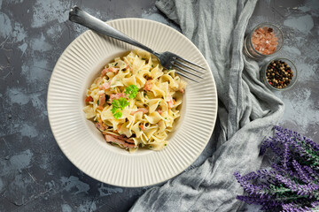 Tagliatelle mosse Carbonara