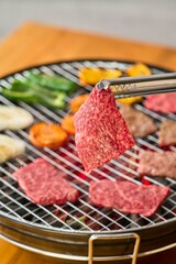 網焼きしてる焼肉