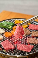 網焼きしてる焼肉