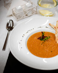 Lentil cream soup with sun-dried tomatoes