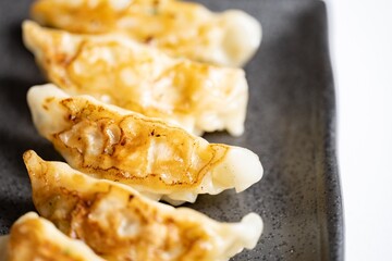 【料理】皿の上の餃子

