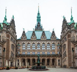 Fototapeta na wymiar The magnificent inner courtyard of Hamburg City Hall