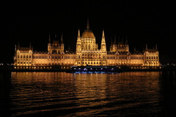 Fototapeta premium hungarian parliament building