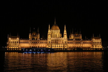 Fototapeta na wymiar hungarian parliament