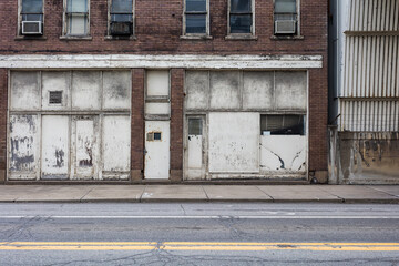 Fototapeta na wymiar Red brick industrial building sitting abandoned