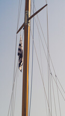 Obraz premium Rangées de bateaux amarrés, à Port-Leucate, sous un temps particulièrement ensoleillé