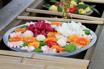 神社の花手水
