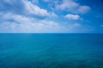 Obraz premium Splash water of sea wave,Sea and rocks