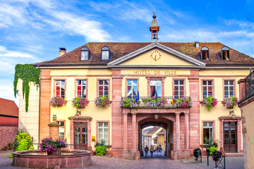 Obraz premium Rathaus, Riquewihr, Frankreich 