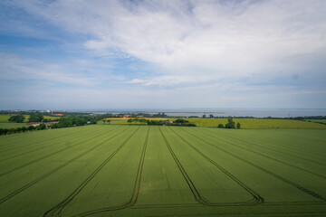 Obraz premium Panorama Bick Über Felder und das Meer
