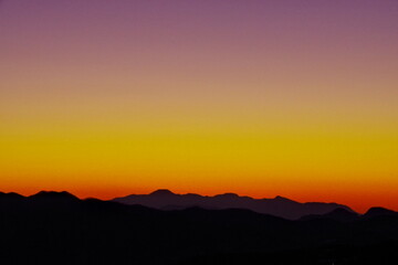 夕方の山の風景