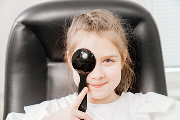 vision diagnostics a little girl's. clinic of treatment and correction of vision - obrazy, fototapety, plakaty