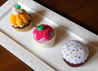 Delicious handmade crochet cakes and cupcakes. V