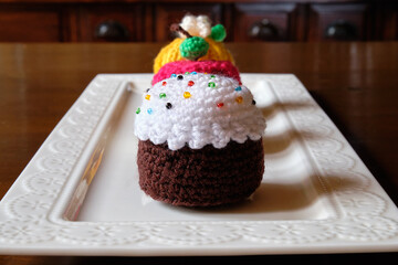 Delicious handmade crochet cakes and cupcakes. IV