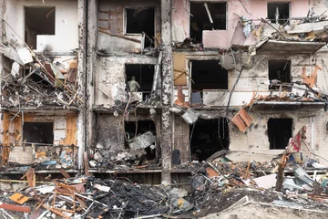 Deurstickers War of Russia against Ukraine. Residential building damaged in Kyiv © misu