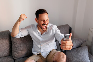 Man winning an online bet via mobile phone app