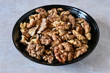 walnuts in a plate, walnut kernels, peeled walnuts.