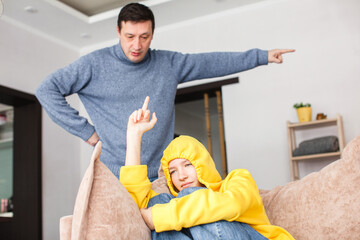angry parent dad tell complaints lecturing teen adult child feeling stressed - obrazy, fototapety, plakaty
