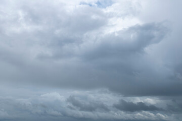 nuages blancs laiteux